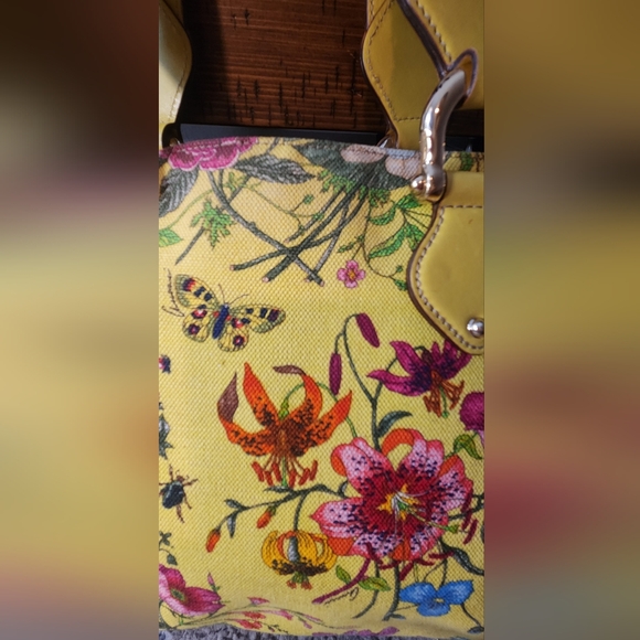 GUCCI Floral Yellow Tote Bag - Picture 13 of 17